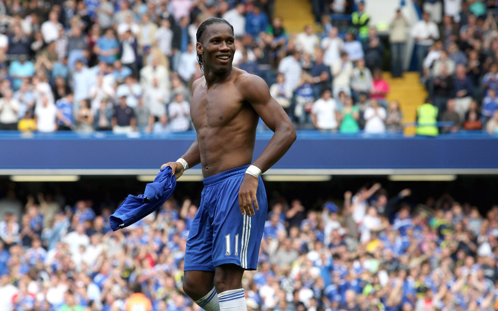 电子竞技足球联赛火爆，传统体育与虚拟竞技结合逐渐深化，电子竞技足球队